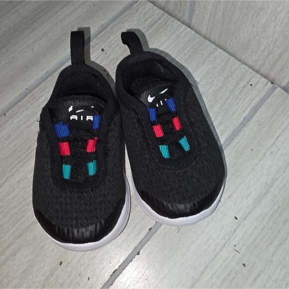 Nike Toddler Air Max Motion 2 Black & Red Sneakers Slip-On Design Crib Baby Shoe - Picture 2 of 7